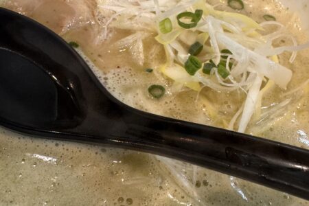 博多発・魚介豚骨の革命児「ラーメン海鳴」の魅力に迫る