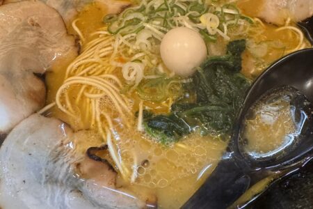 福岡・中洲の隠れた名店「麺処 恭や」- 店主・田阪恭之介が生み出す我流の豚骨醤油ラーメンの世界