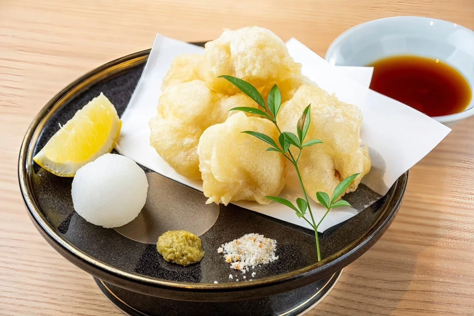 天ぷら、レモン、大根おろし