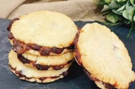 あんこが挟まれた和菓子