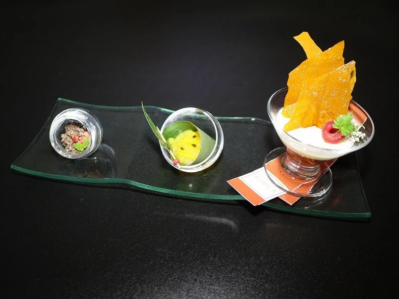 ジャスミンとトロピカルのヴェリーヌ 湯葉チップスを添えて