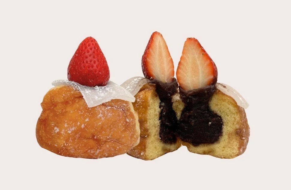 いちごとあんこ、求肥の和風揚げ菓子