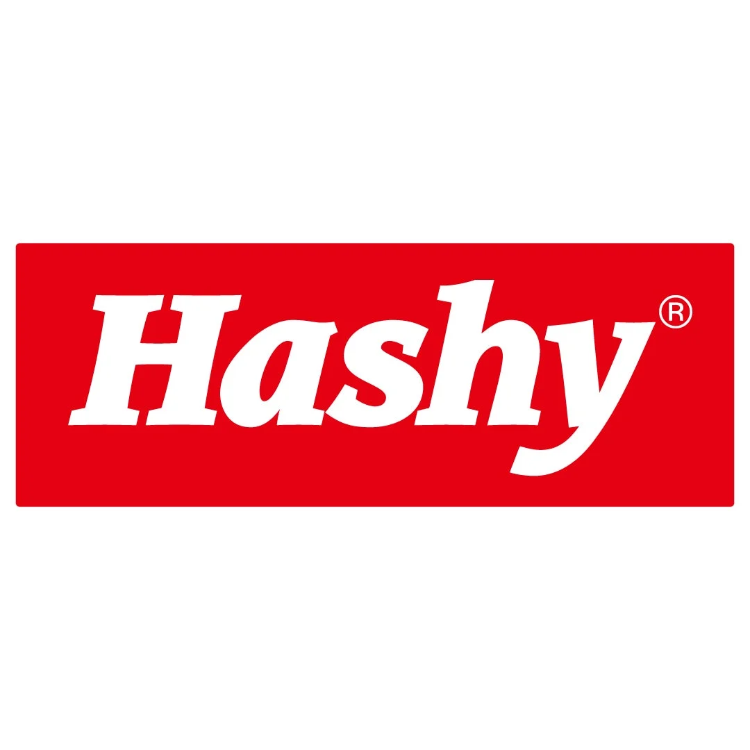 赤い長方形の背景に白く「Hashy®」と書かれたロゴマーク