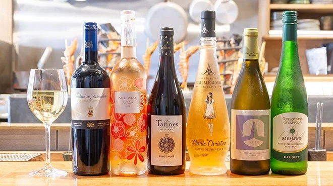 ワインボトルとグラス