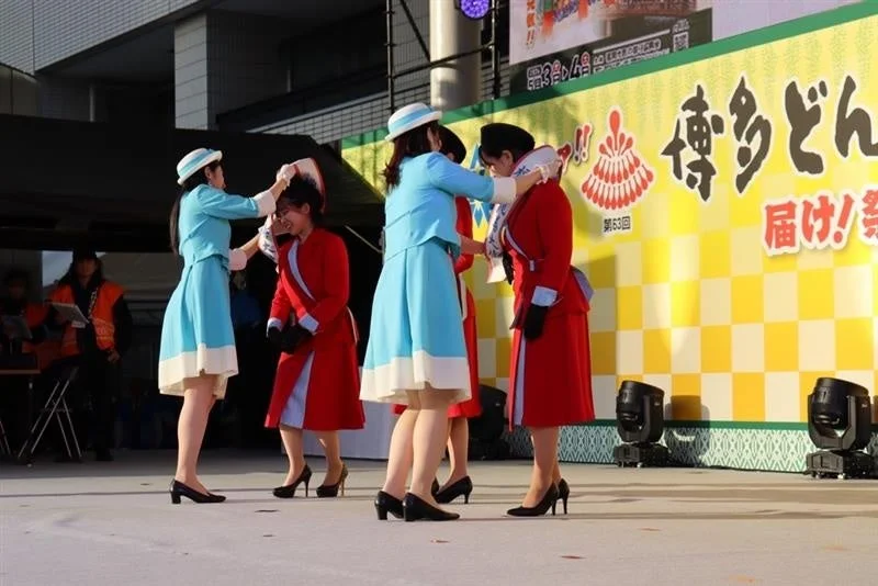 博多どんたくのステージでのパフォーマンス