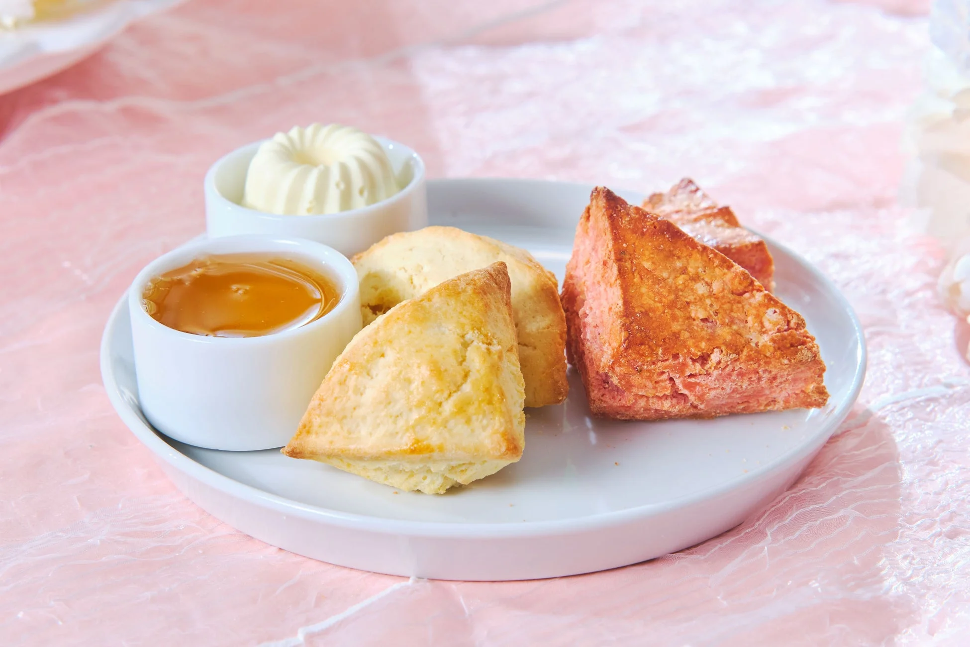 スコーンとコンディメント