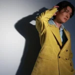 真田ナオキ、両A面シングル「陽が沈む前に・・・／プルメリア ラプソディ」の新たなビジュアルとティザー映像を公開