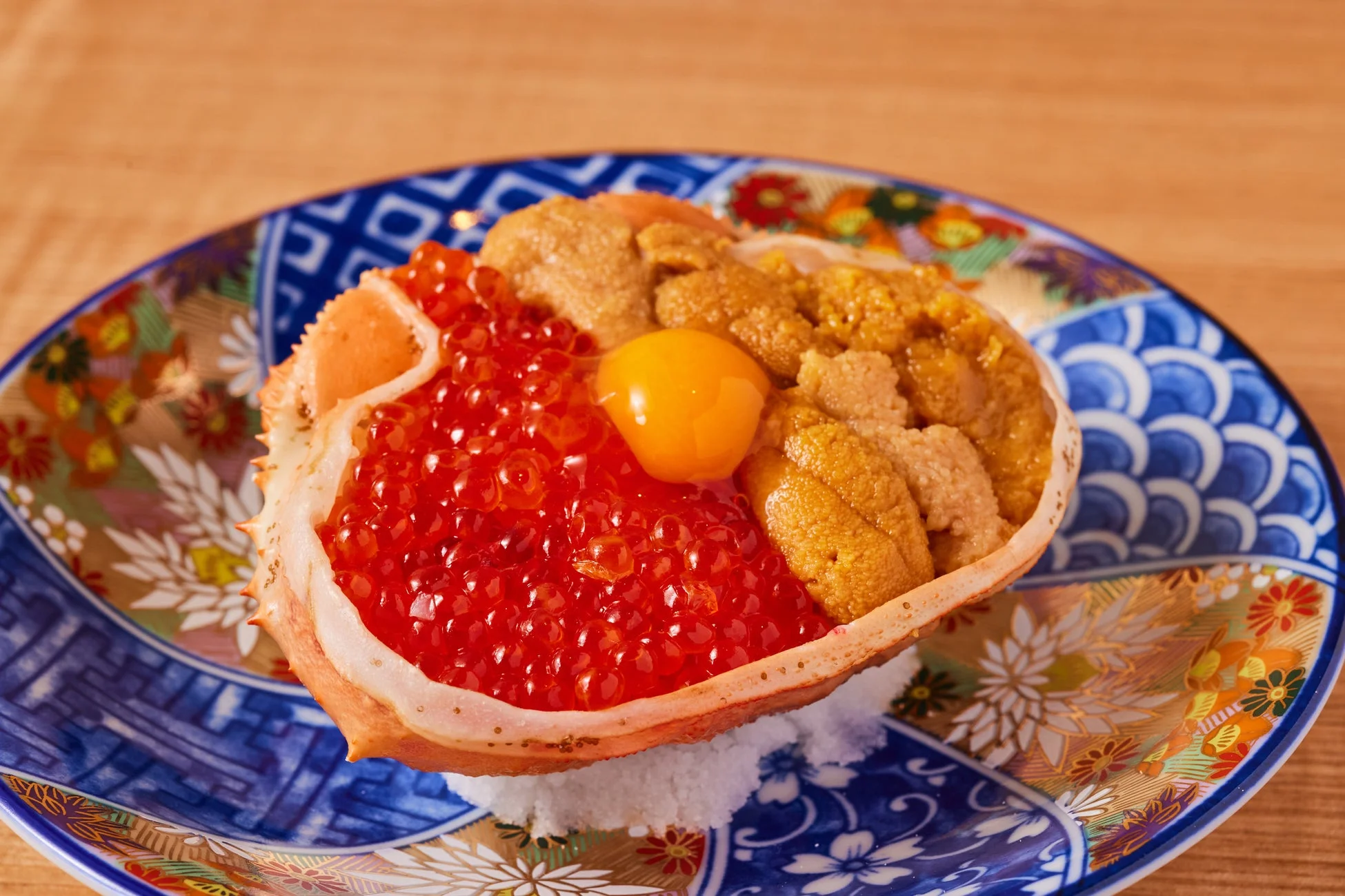 豪華な海鮮丼（エビカニ合戦 極）