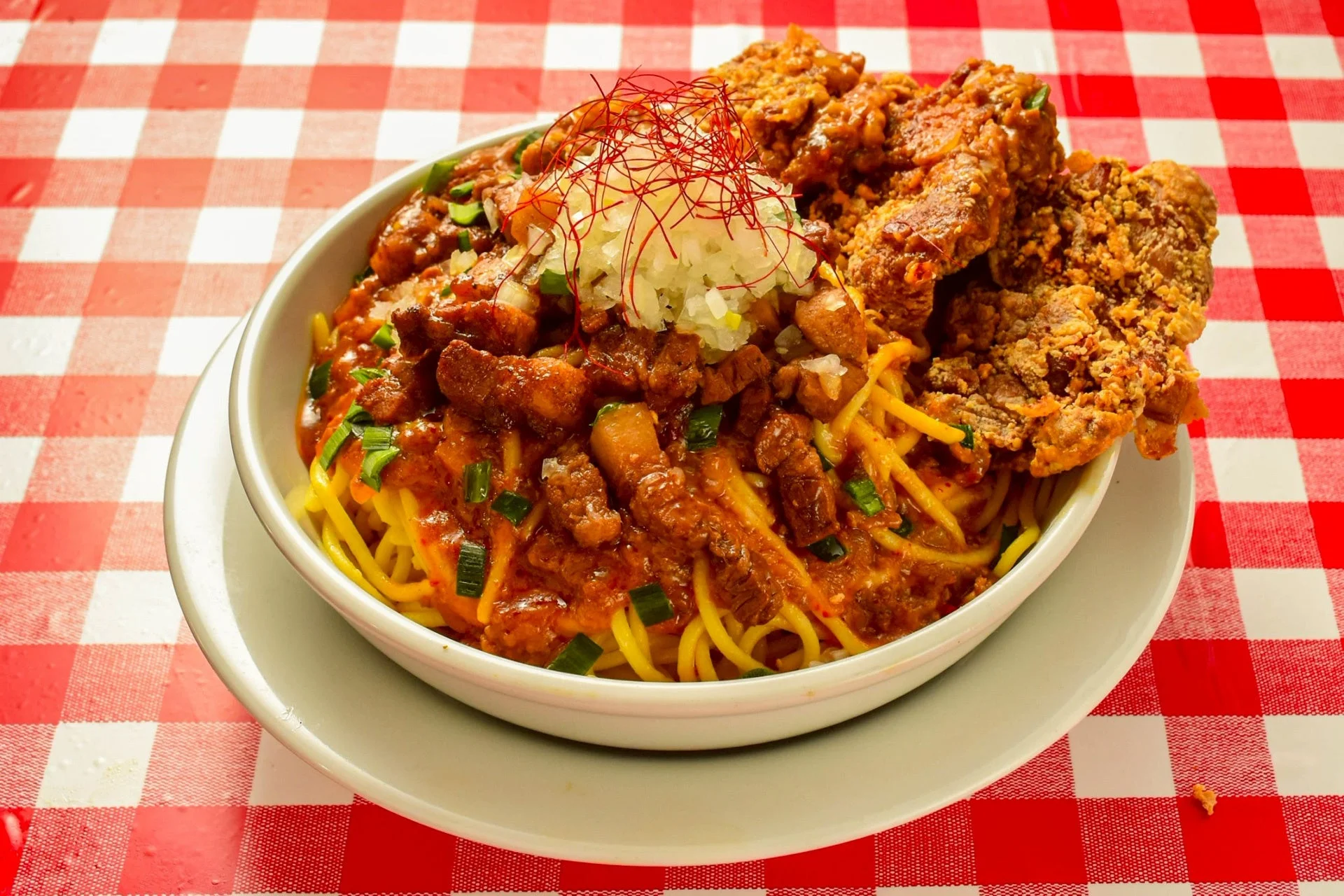 麺料理とフライドチキンのセット