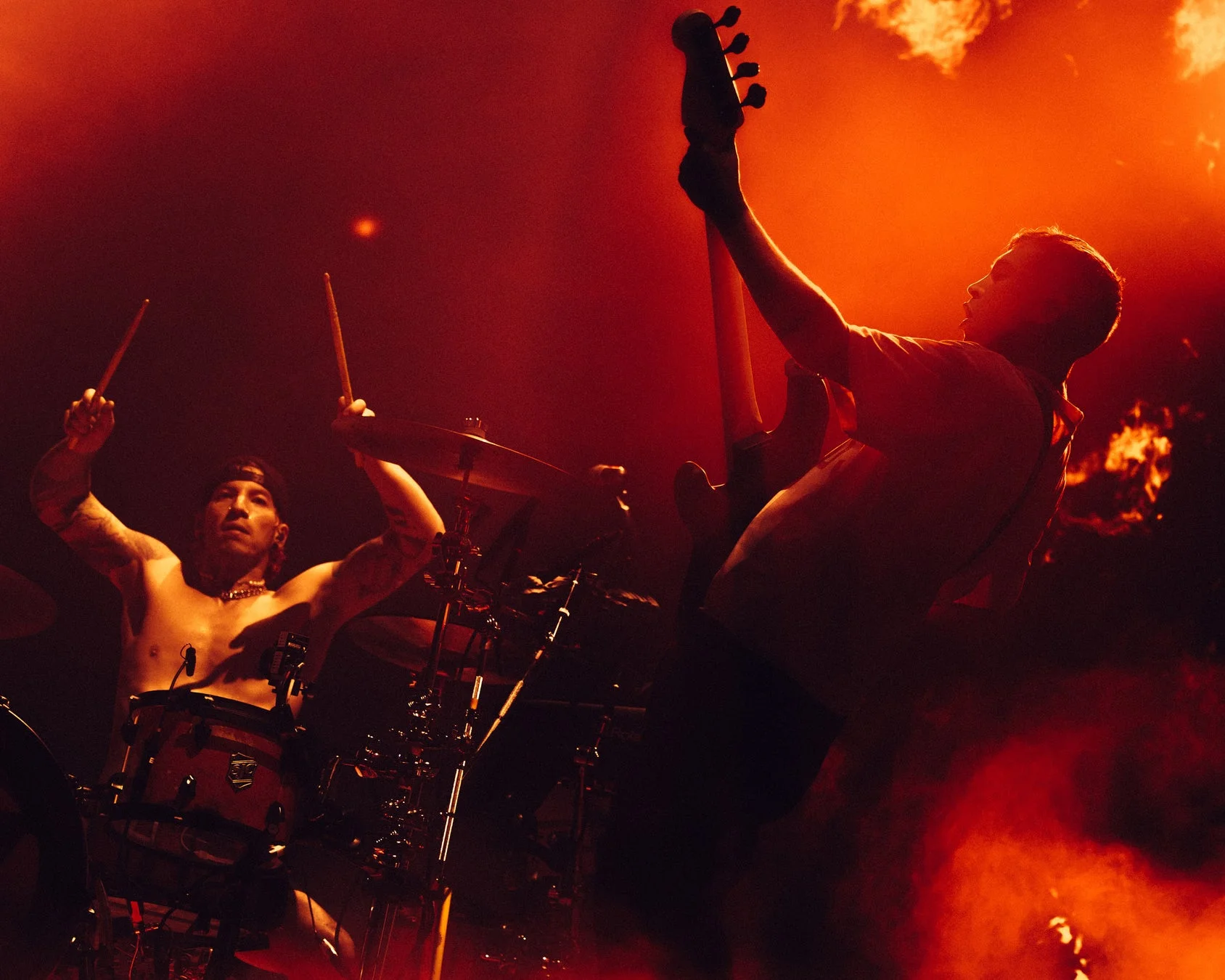 ライブパフォーマンス中のTwenty One Pilots