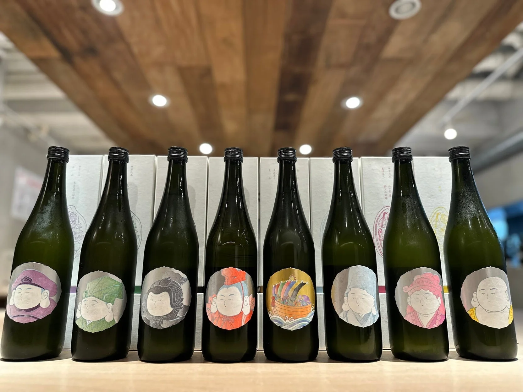 七福神と日本酒ボトル