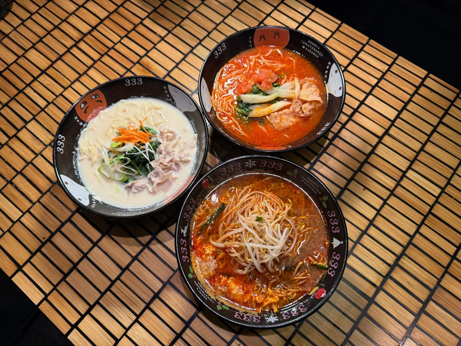 3種類のラーメンが並べられた画像