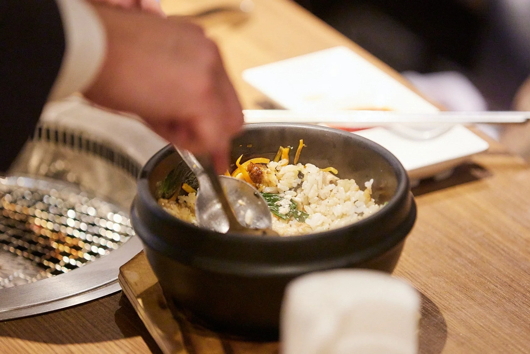 ビビンバを混ぜる様子