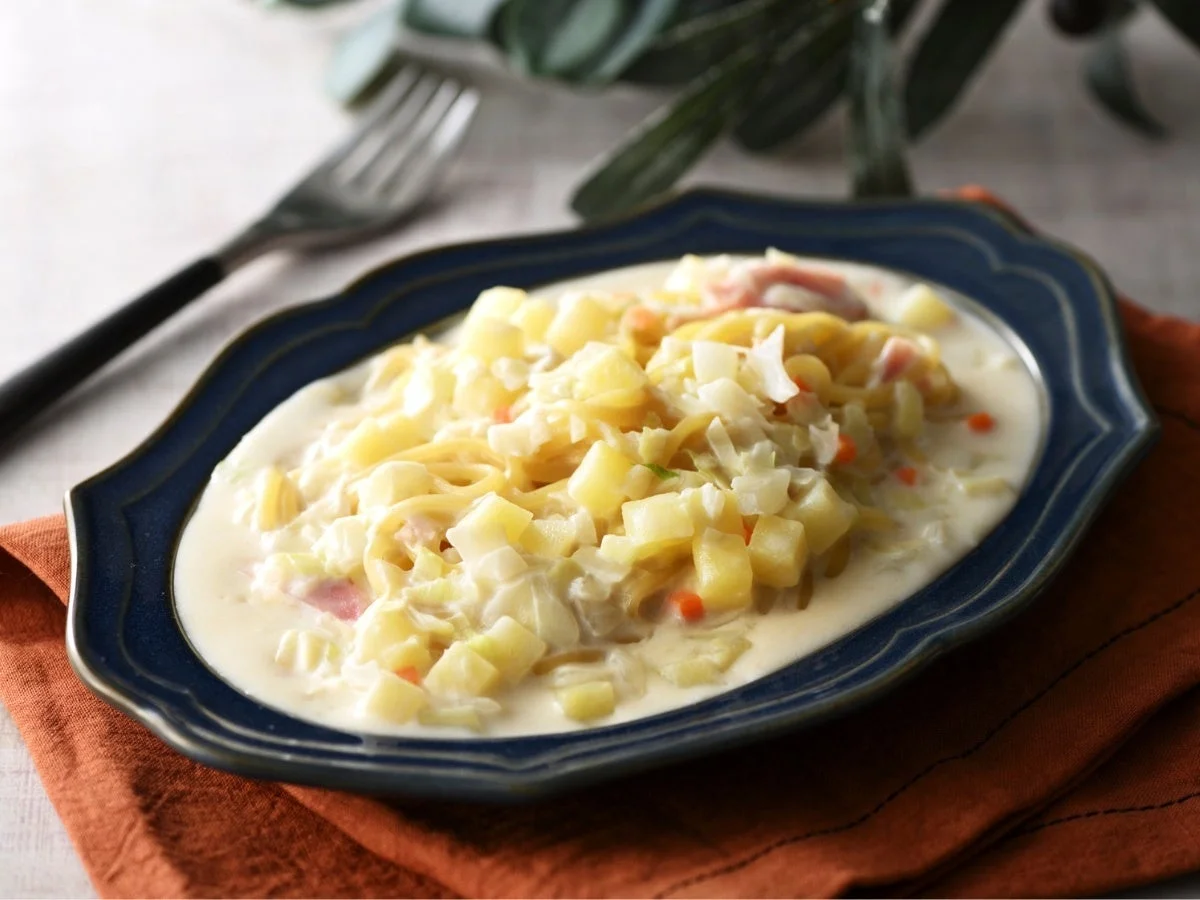 白いベーコンチャウダーと生パスタ