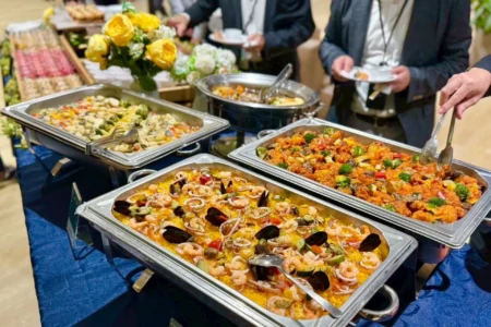 入社式後の懇親会、オフィスでのケータリング活用が企業で広がる背景と効果