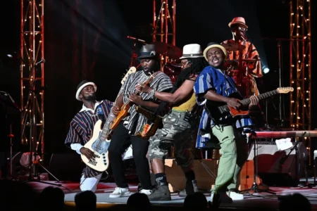 欧州を熱狂させたガーナの新星「サントロフィ」が再来日、全国9都市で『ジャパン・ツアー2026』開催決定