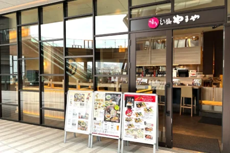 「博多もつ鍋やまや」、JR大井町駅直結「OIMACHI TRACKS」に初出店 – 大人気ランチ「明太子食べ放題」も提供開始