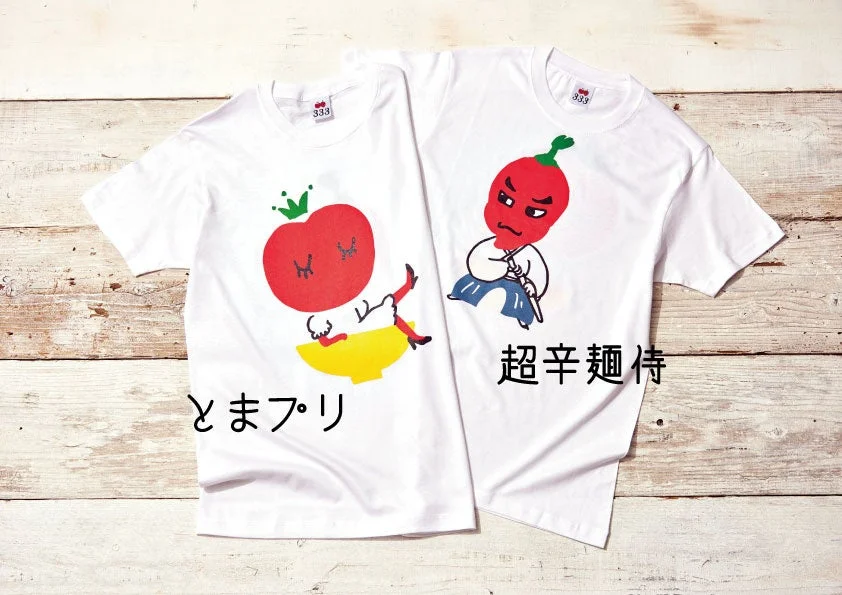 トマトと唐辛子のキャラクターが描かれたTシャツの画像