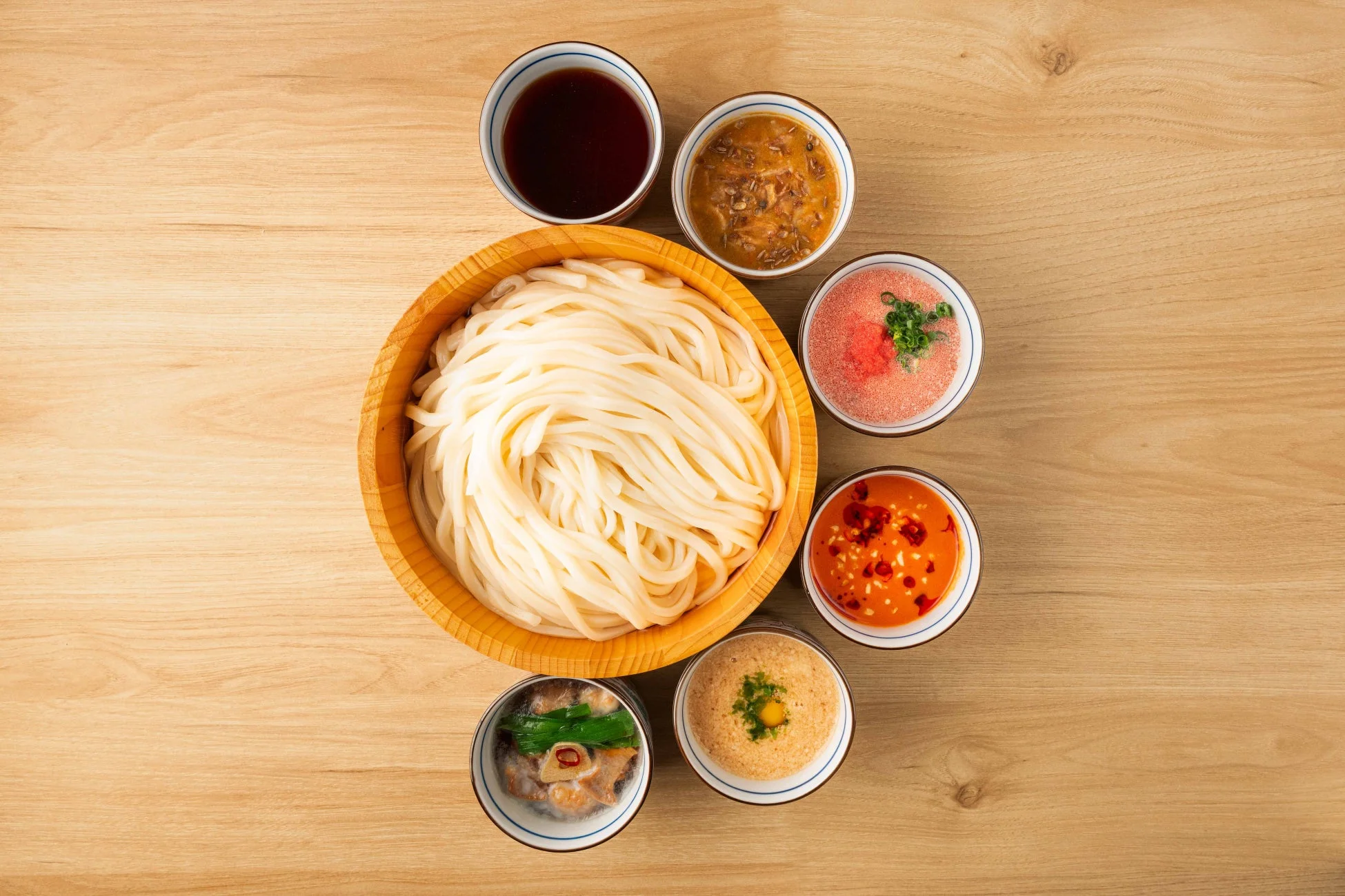 桶うどんとつけ汁のセット