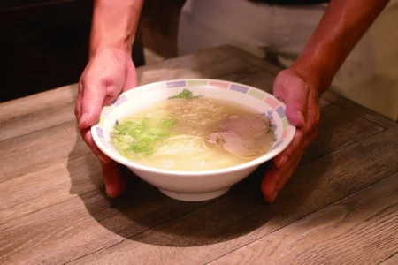 博多ラーメン はかたや「薬院店」がグランドオープン、ガレット専門店を併設した新スタイル