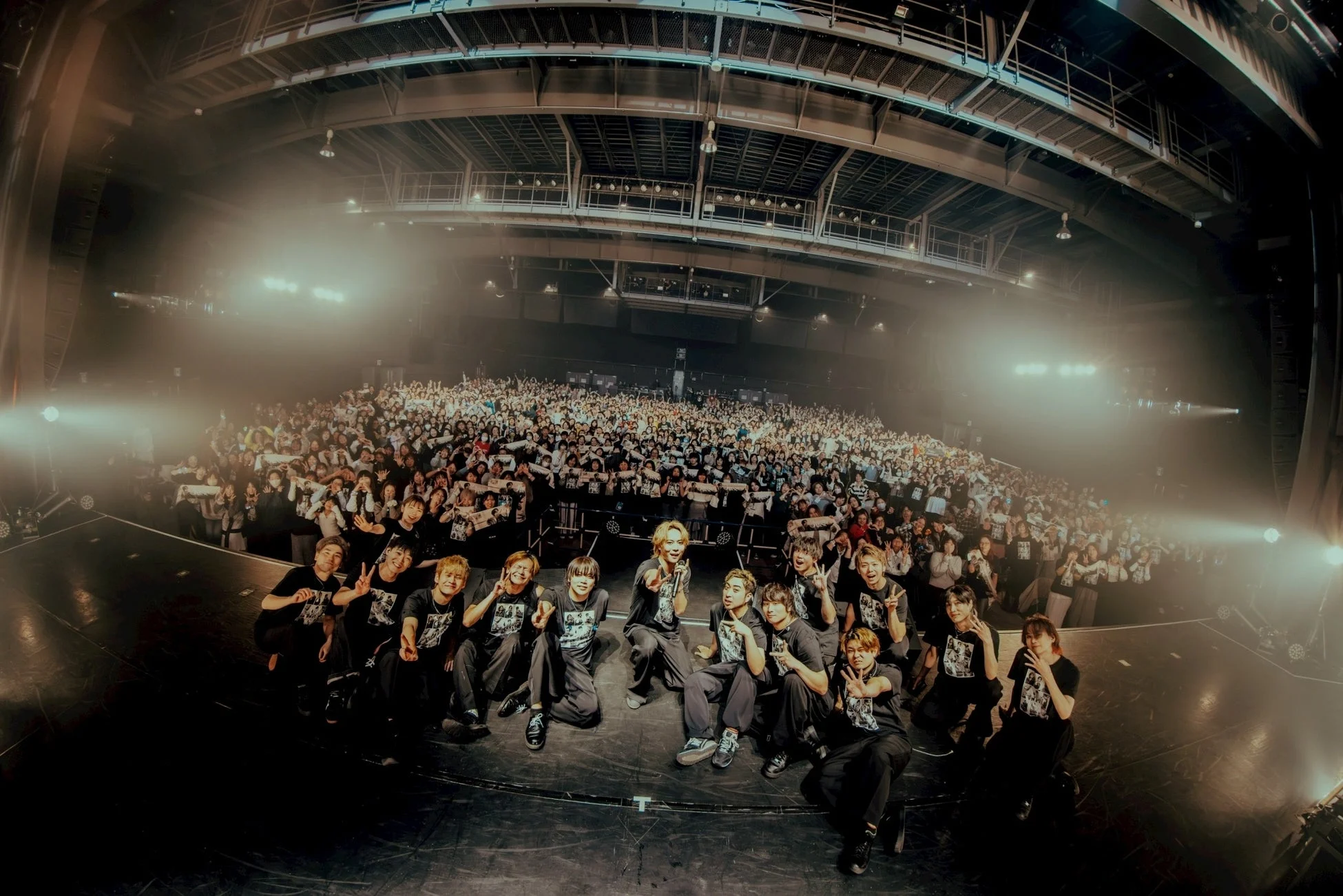 ライブ後の杉本琢弥氏と観客