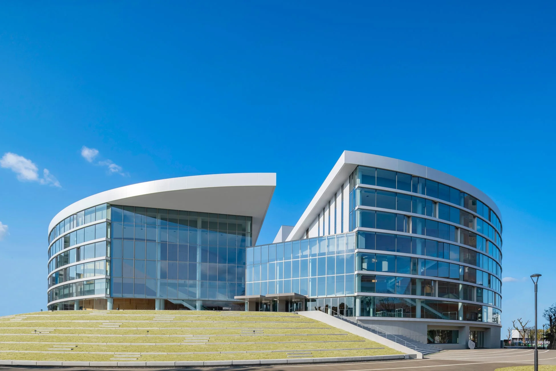 福岡市民ホールの外観