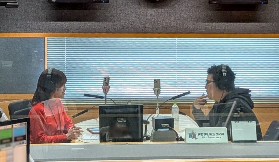 ラジオスタジオでの収録風景