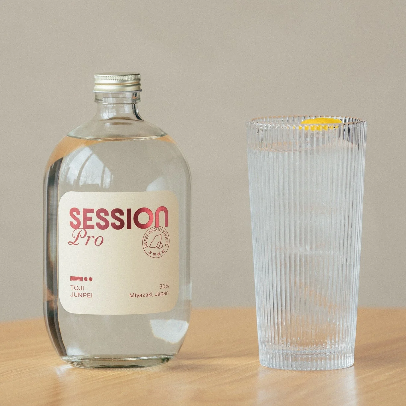 杜氏潤平 Session Pro ボトルとグラス