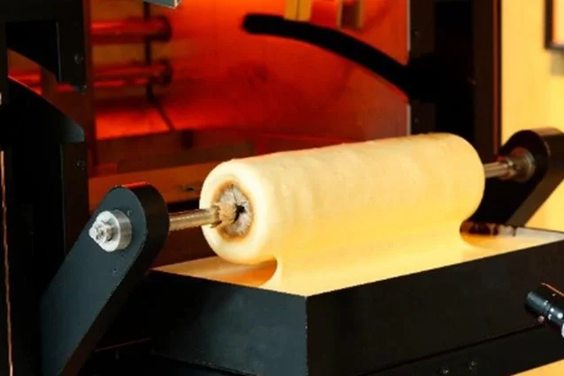 AIオーブンで焼かれるバウムクーヘン