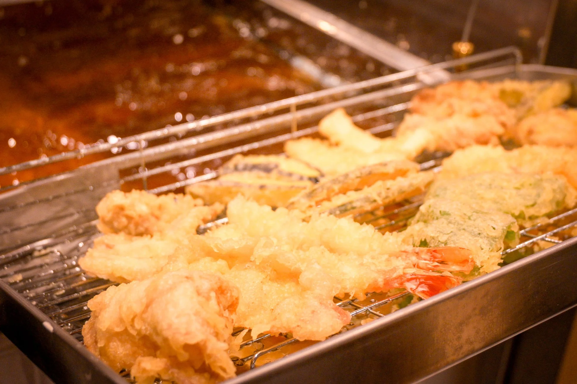 天ぷらの調理風景