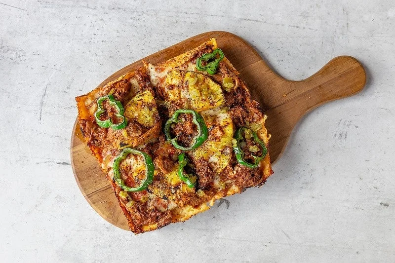 パイナップルとプルドポークのデトロイトピザ