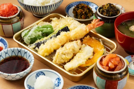 博多の新たな食の魅力「博多の天ぷら 喜水丸」がオープン – 揚げたて天ぷらと明太子・いか明太食べ放題を提供