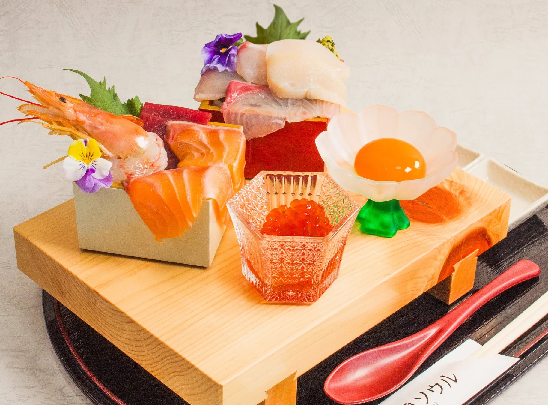 紅白こぼれ枡海鮮丼の具材