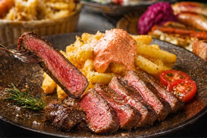 ミディアムレアのステーキ