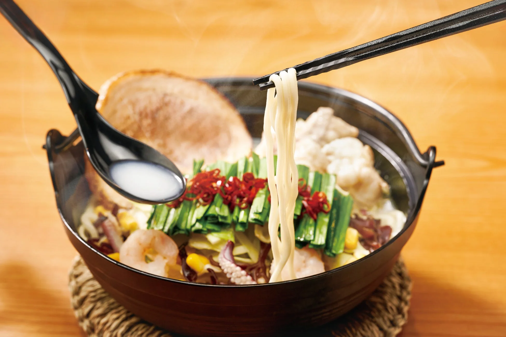 具材豊富な鍋料理