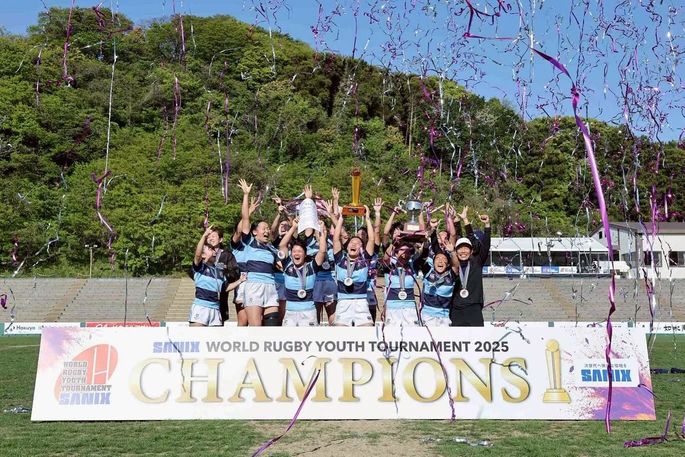 女子優勝チームの喜び