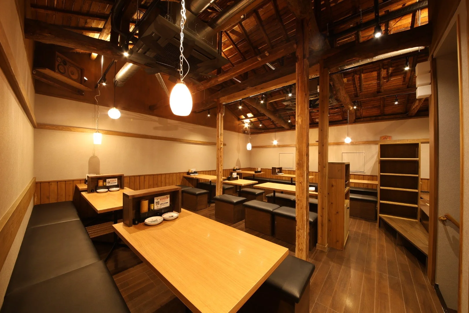 店内（テーブル席）