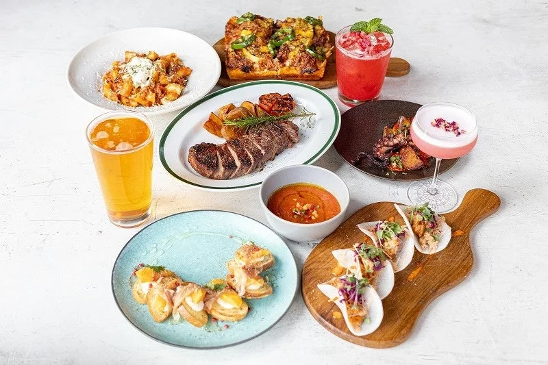 Rigo SPANISH ITALIANの様々な料理が並べられたテーブル