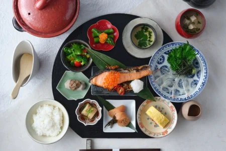 『やまや総本店 膳』が提供する「博多の朝をととのえる一膳」：心身を整える新たな朝食体験を2026年5月15日より開始