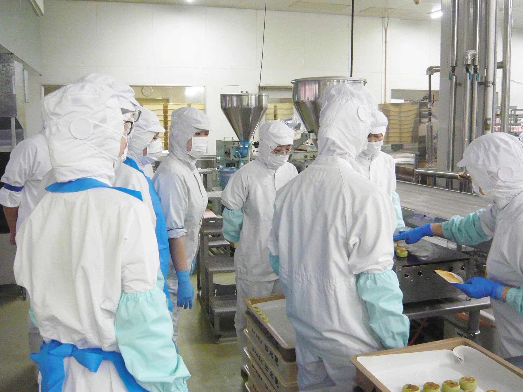 菓子製造ラインの様子