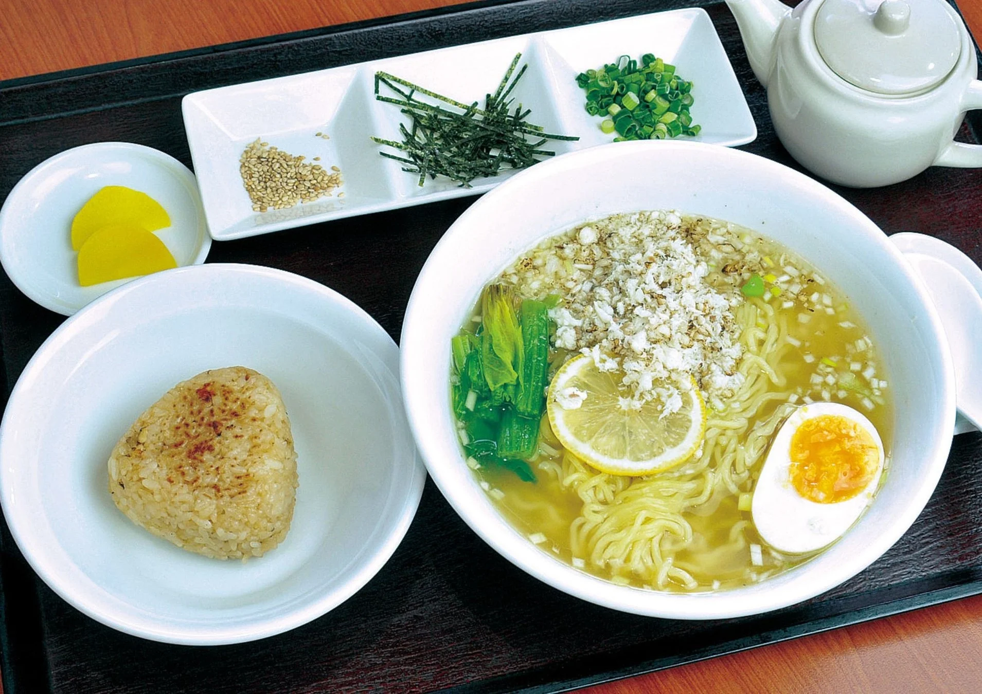 ラーメンとおにぎりの定食