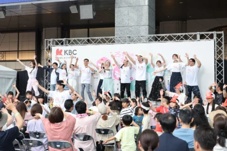 KBCテレビ『アサデス。KBC』25周年記念「アサデス。フェス」に5万人が来場、JR博多シティで盛大に開催