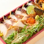 株式会社梅の花サービス、初夏を彩る「香味野菜の焼き鯖寿司弁当」を期間限定販売開始、「うなぎ弁当」も好評提供中