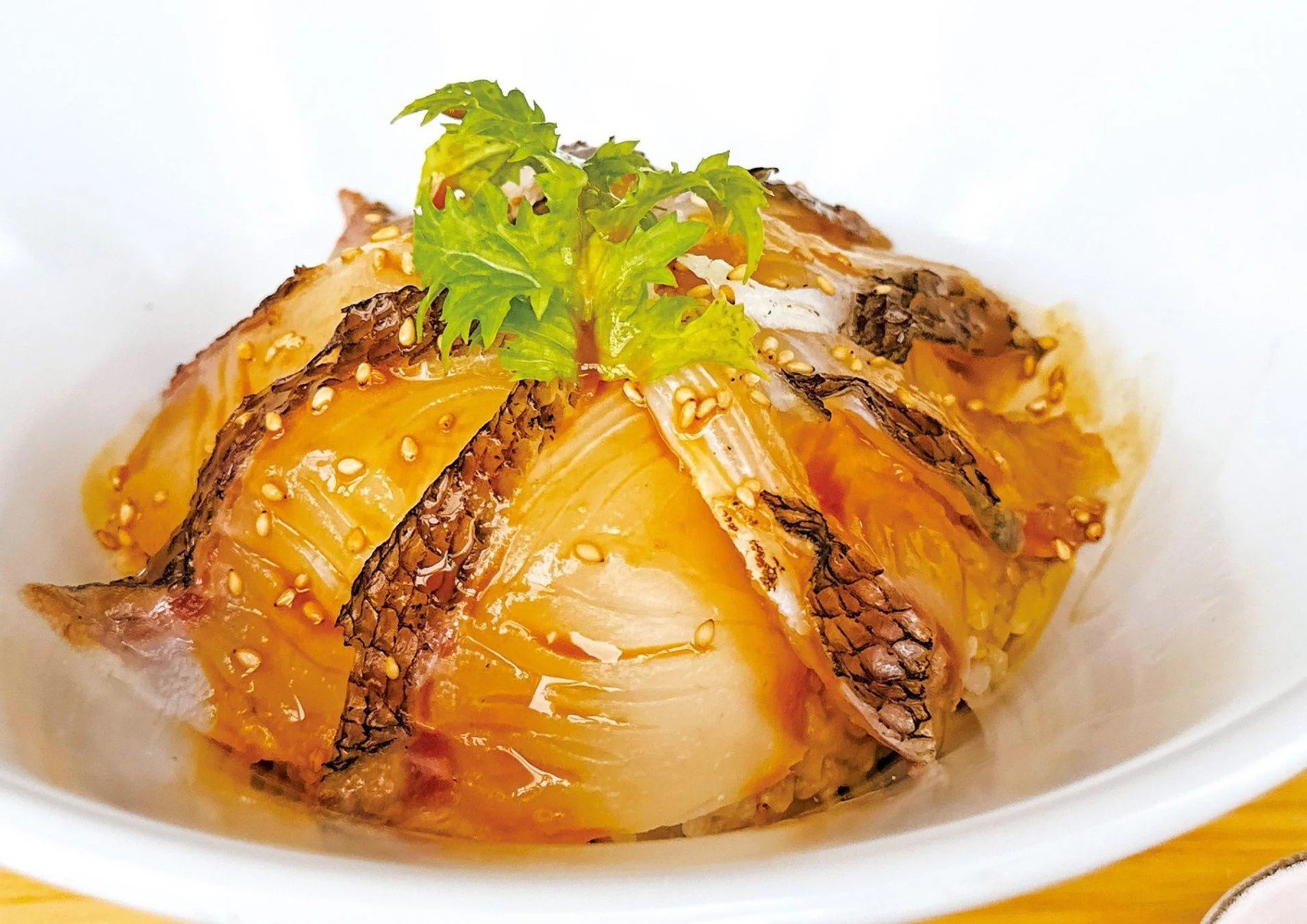炙り魚の海鮮丼