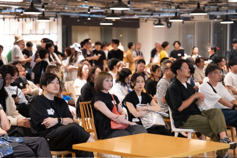 多くの参加者が集まるイベントの様子