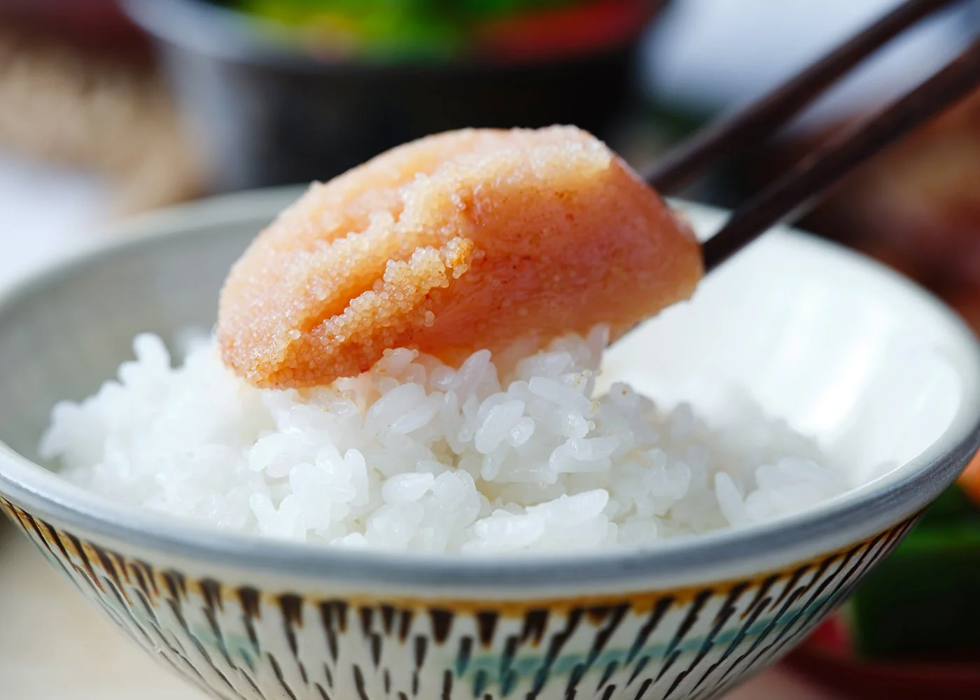 白ごはんの上にたっぷりの明太子