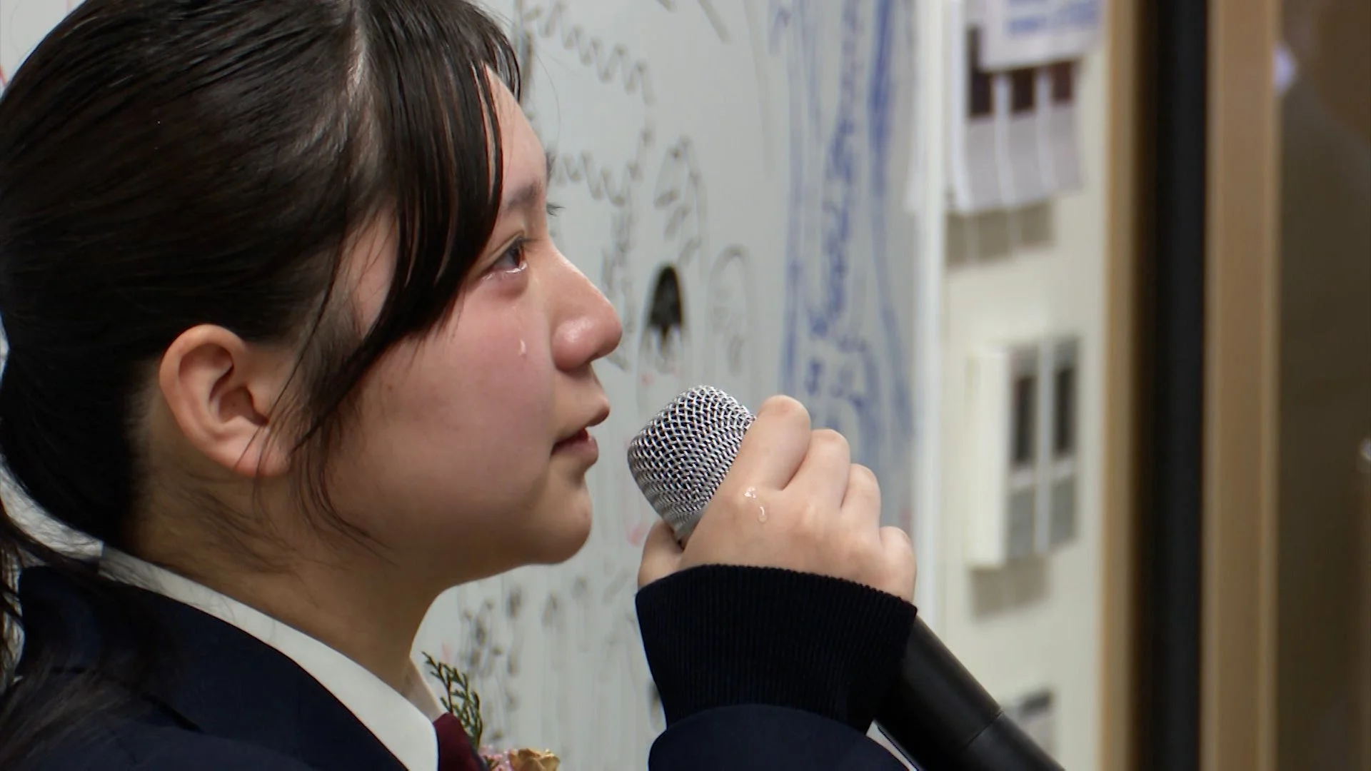 スピーチする女子生徒