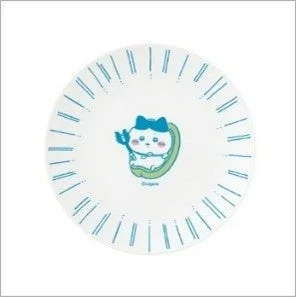 白いお皿に描かれた可愛い猫のようなキャラクター