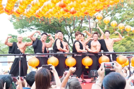 宇都宮競輪「開設77周年記念競輪」に筋肉紳士集団ALLOUTが出演、筋肉盆踊りや地元選手応援企画を実施