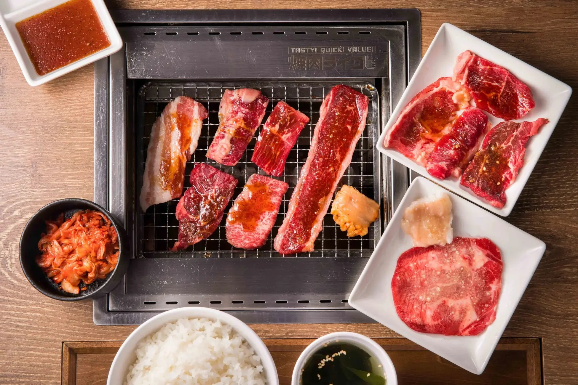 焼肉定食の俯瞰写真